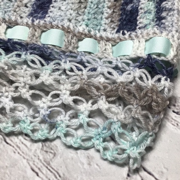 Gorgeous Crochet Blanket 33x44 inch - Picture 3 of 3